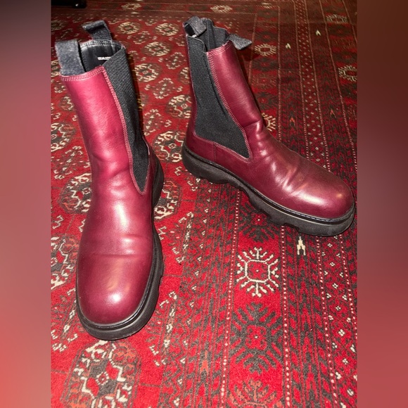 Burberry Burgundy Leather Boots with Black Accents